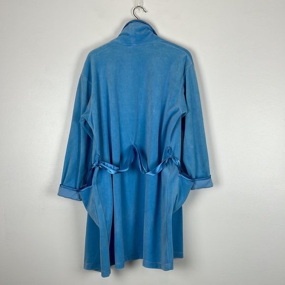 Victoria's Secret cozy 2 pocket soft short robe with attached belt Size Medium - Picture 7 of 10
